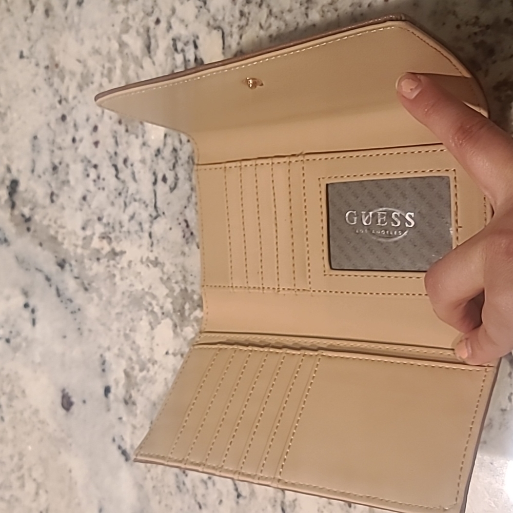 Guess Wallet - Picture 4 of 5
